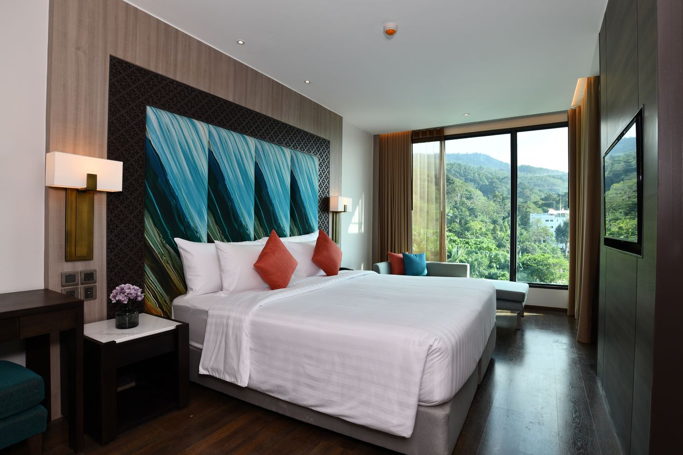 SKYVIEW-Resort-Phuket-Patong-Beach-Room-12