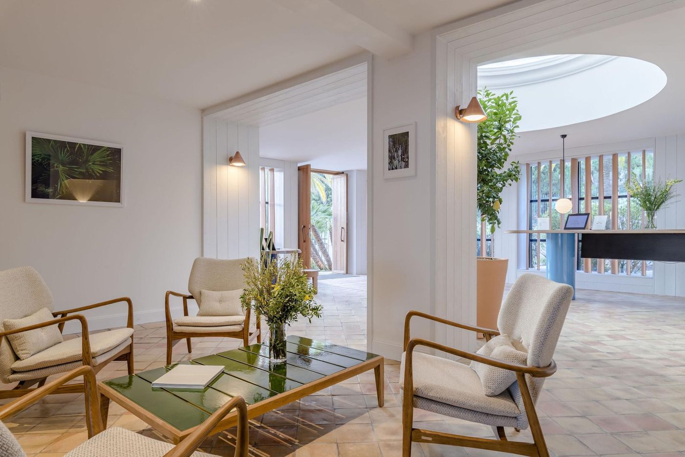 Hotel-Le-Bailli-de-Suffren-Lobby-47