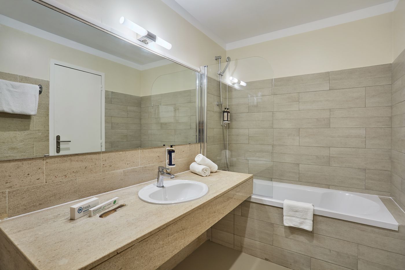 HOTEL-BEAUQUARTIER-MONTMARTRE-Room-25