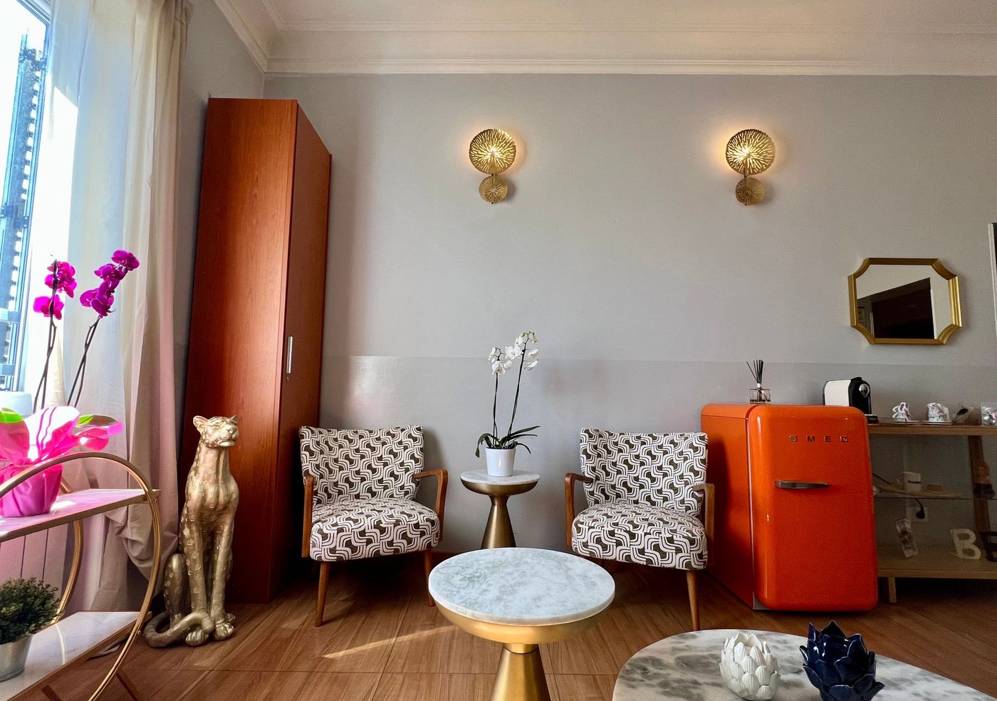 Bon-Ton-Suites-Lobby-19