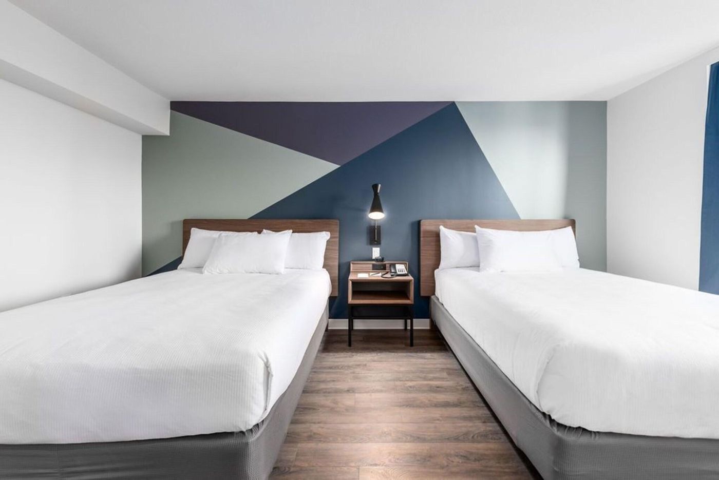 YWCA-Hotel-Vancouver-Room-16