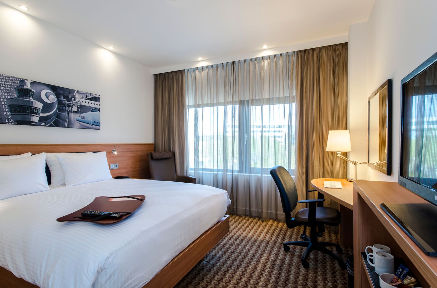 Hampton-by-Hilton-Amsterdam-Airport-Schiphol-Room-6
