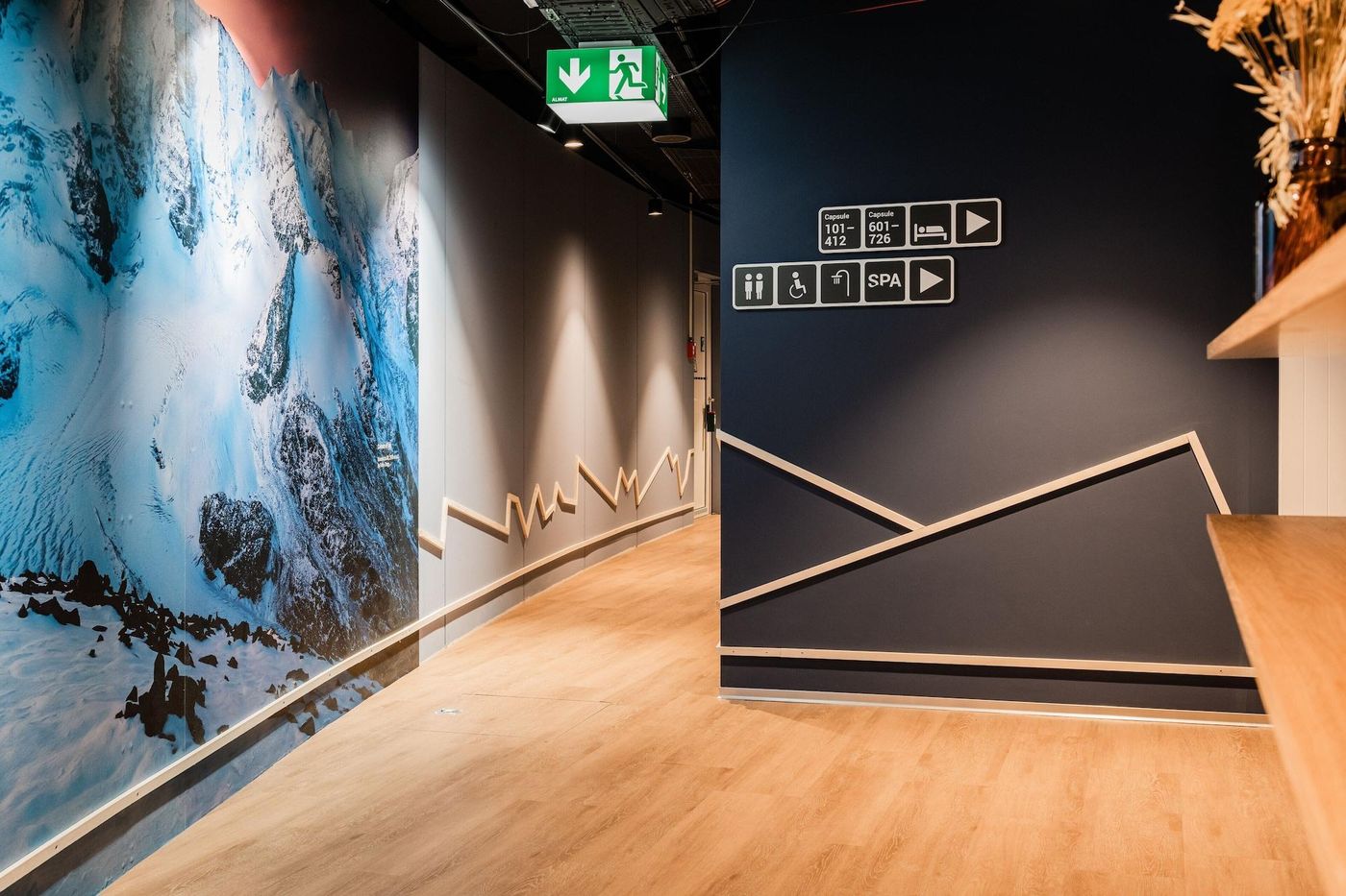 Capsule Hotel - Alpine Garden Zurich Airport-Switzerland-Kloten-Lobby-9