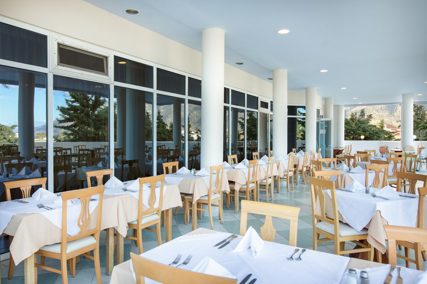 Sovereign-Beach-Hotel-Restaurant-51