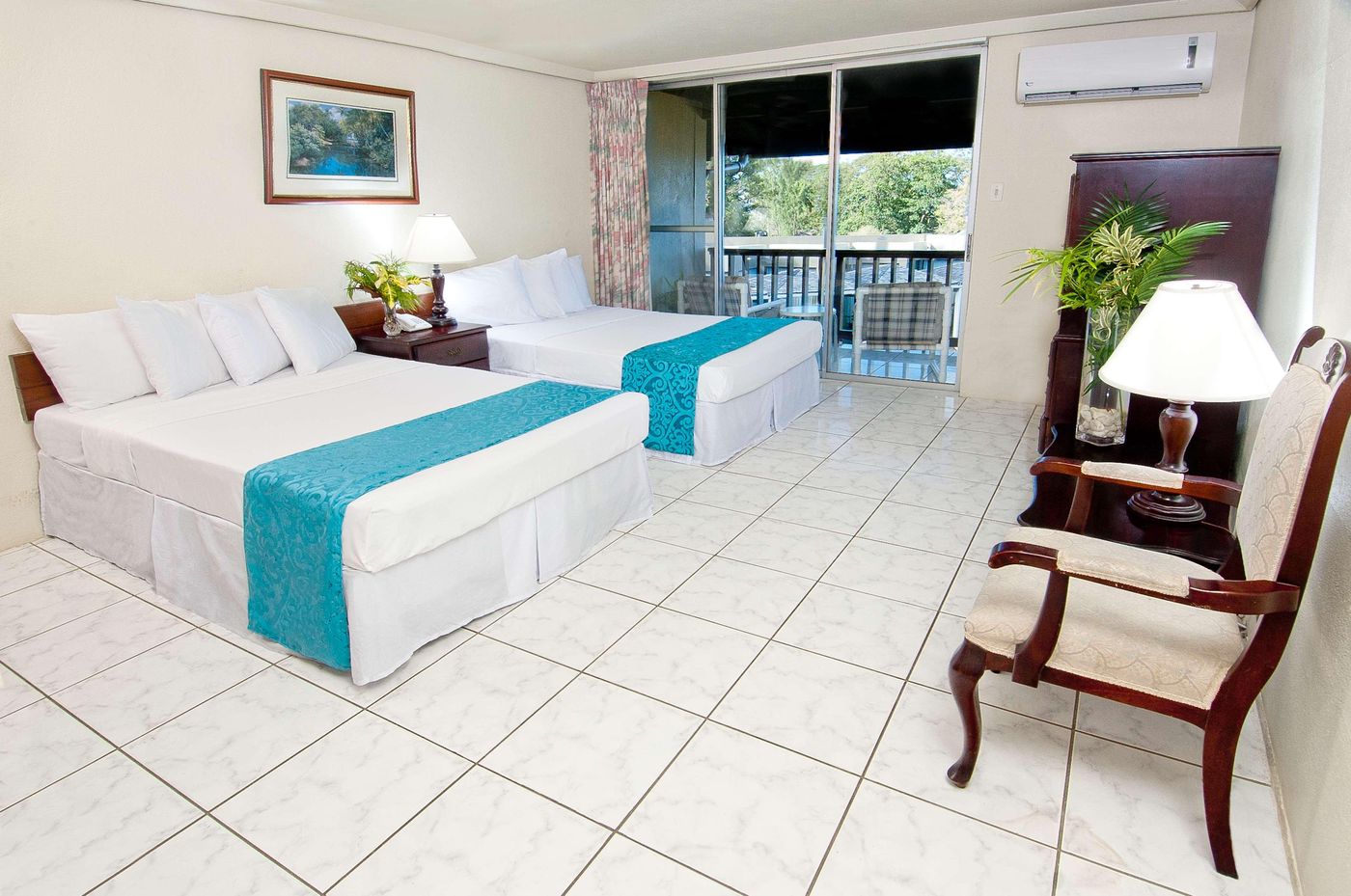 Mount-Irvine-Bay-Resort-Room-15