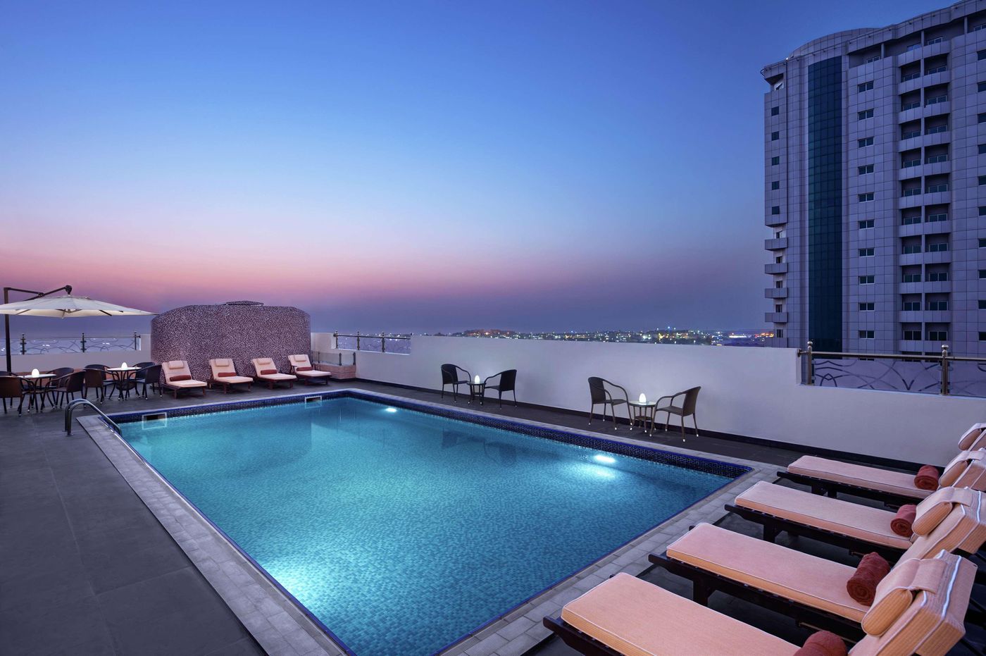 Doubletree-by-Hilton-Ras-Al-Khaimah-Pool-1