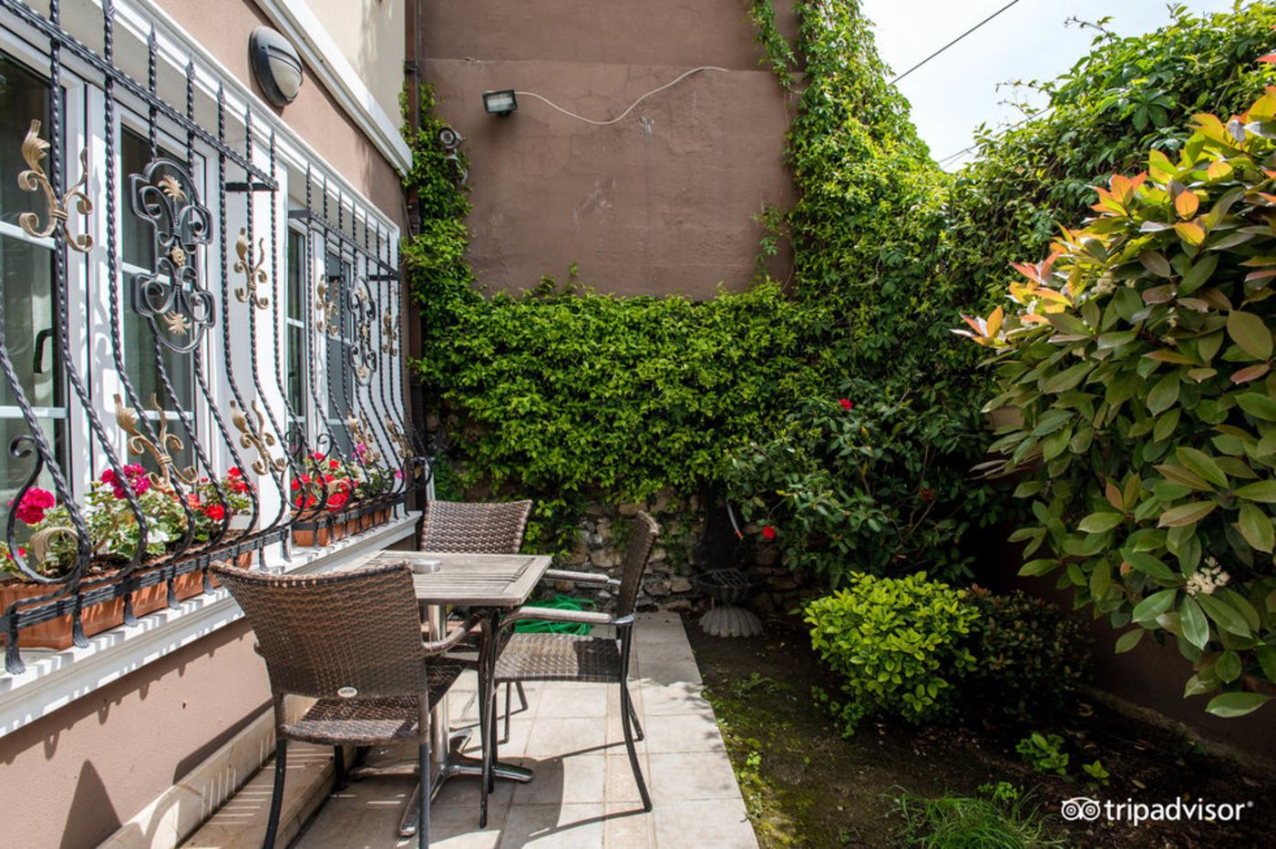 Almina-Hotel-Istanbul-Terrace-3