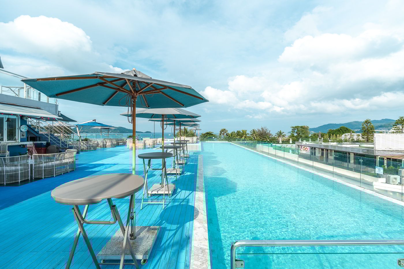 Hotel-Clover-Patong-Phuket-Terrace-3