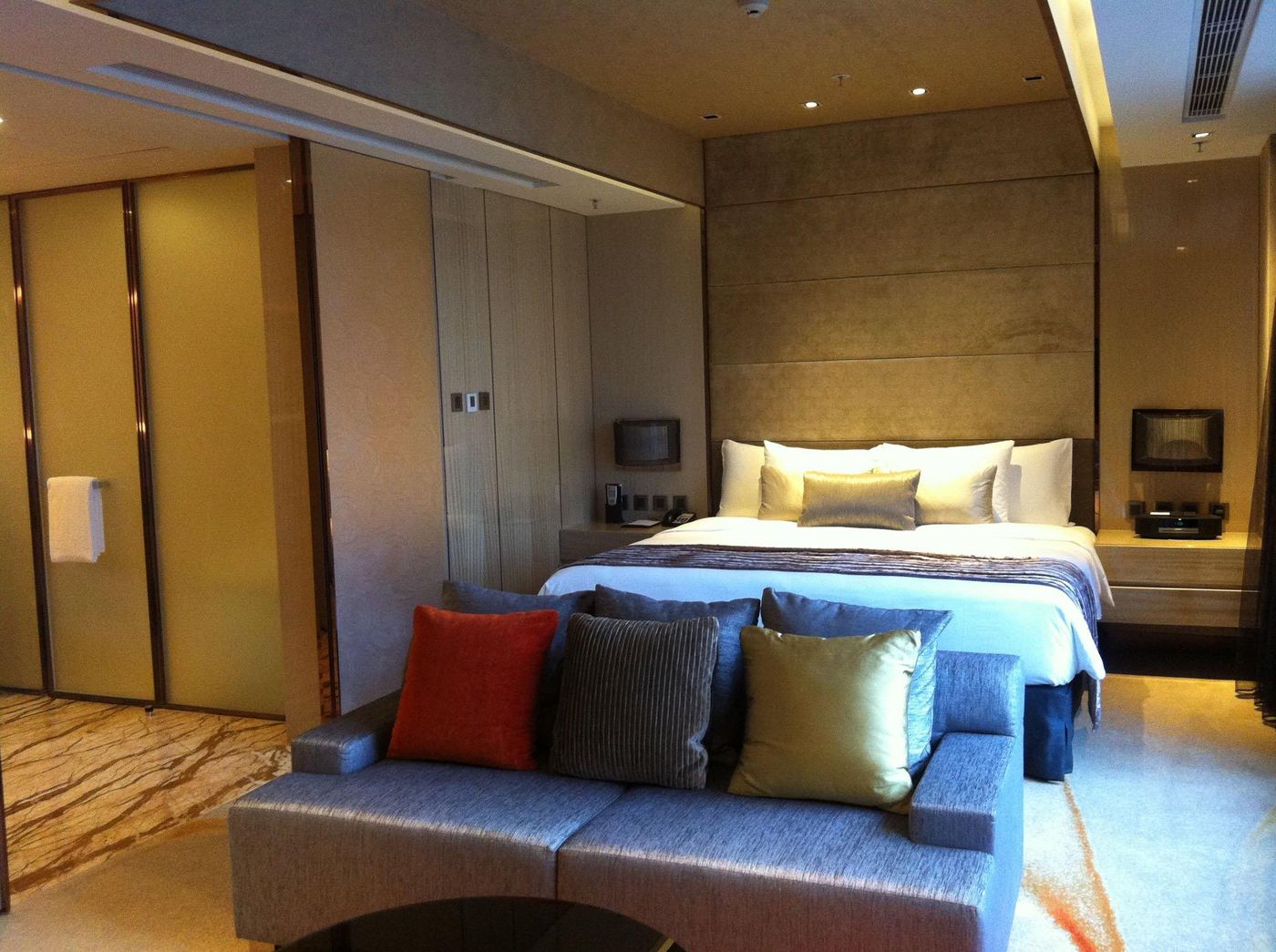 Crowne-Plaza-Hong-Kong-Kowloon-East-Room-25