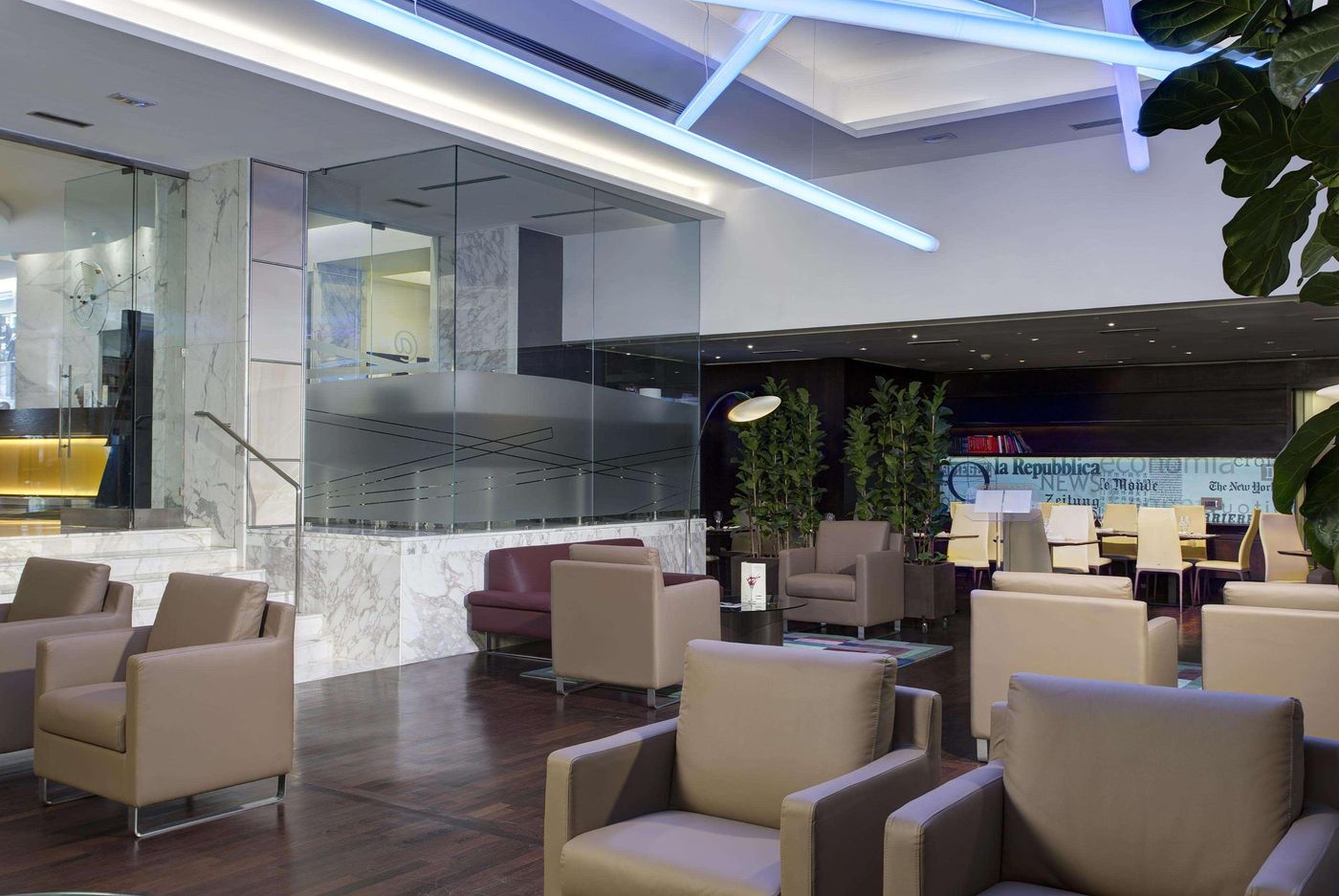 Best-Western-Plus-Hotel-Universo-Lobby-14