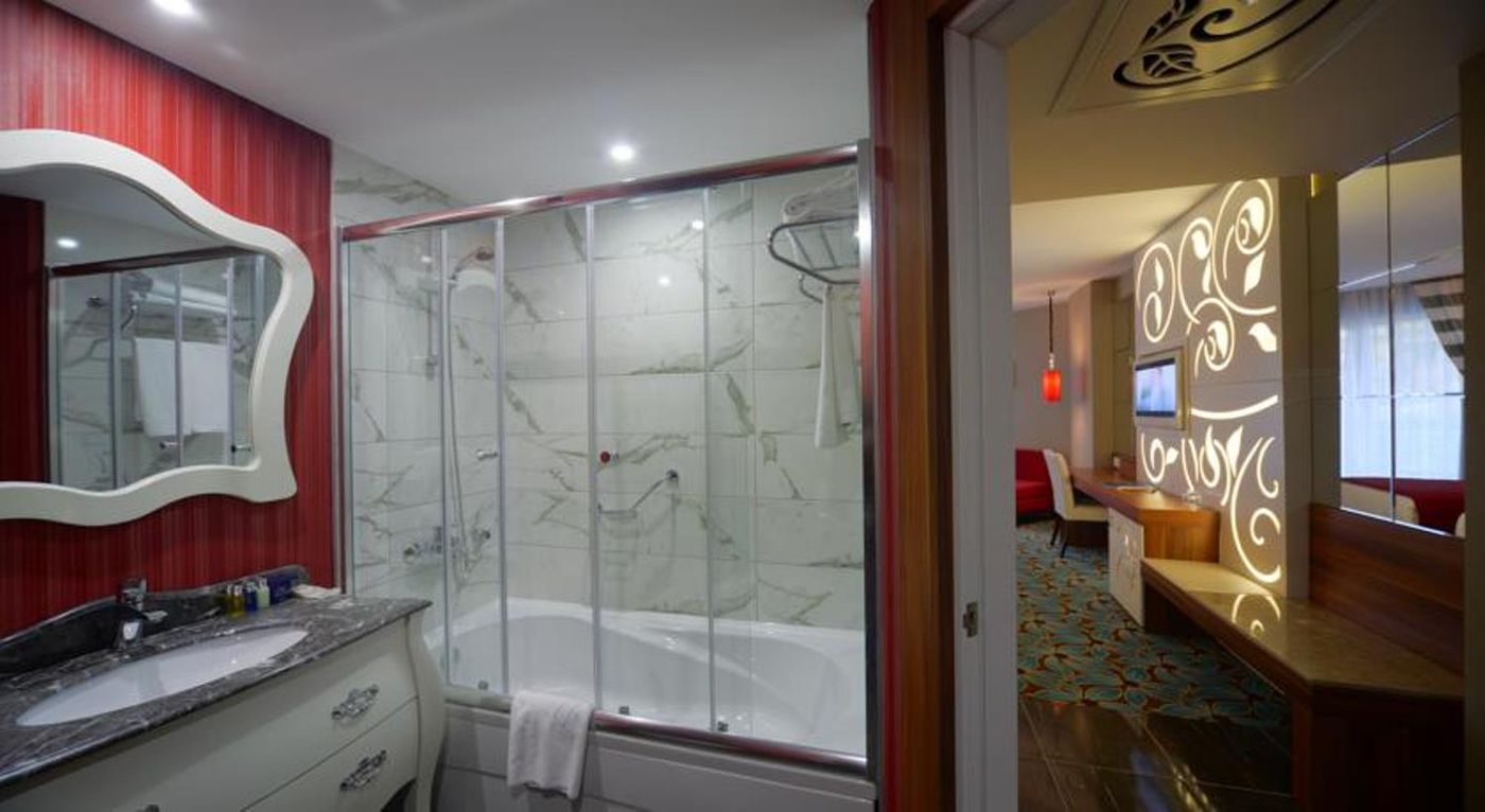 Vikingen-Infinity-Resort---Spa-Room-31