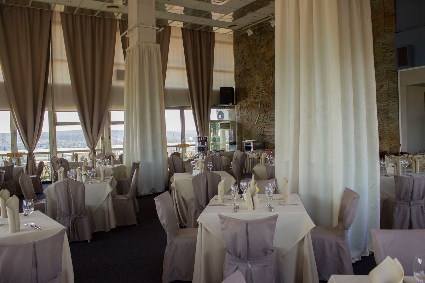 Hotel-Cherno-More-Restaurant-25