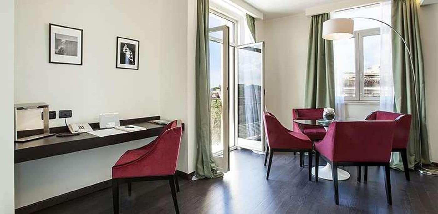 Sina-Bernini-Bristol--Autograph-Collection-Room-19