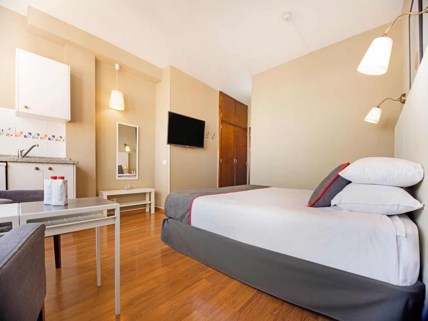 Miami-Las-Palmas-Room-8