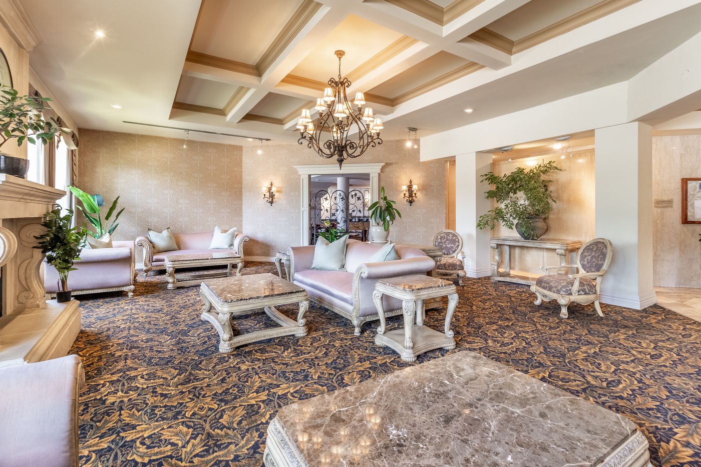 Atrium-Hotel-Vancouver-Lobby-17