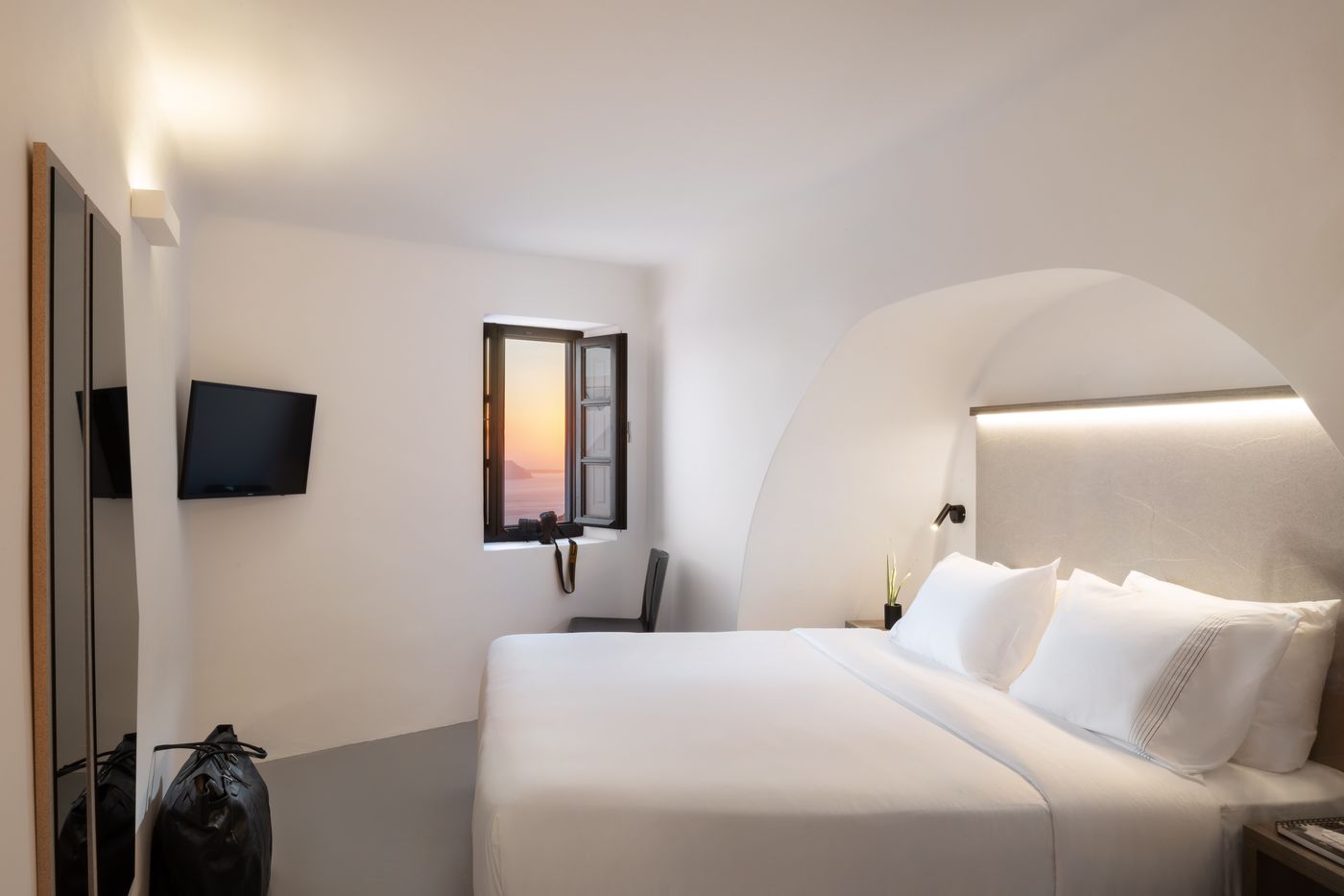 Sunrocks-Santorini---Adults-Only-Room-18