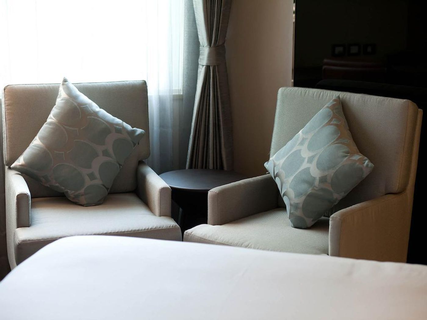 Graceland-Bangkok-by-Grace-Hotel-Room-17