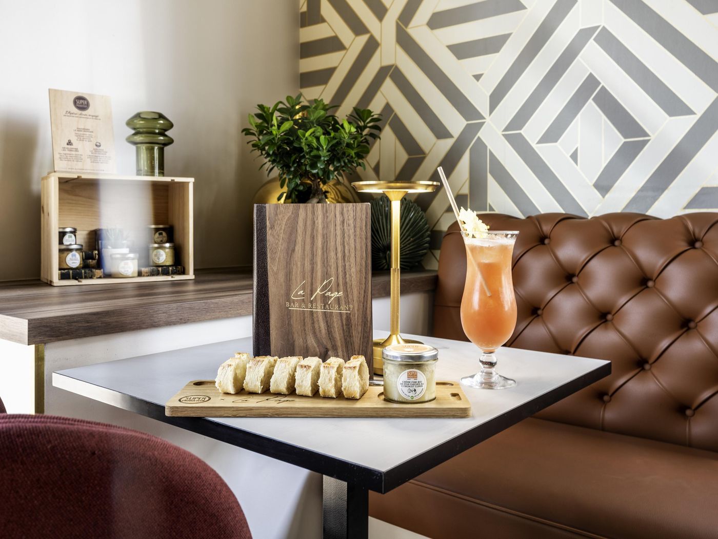 Hotel-Mercure-Paris-Bercy-Bibliotheque-Bar-7