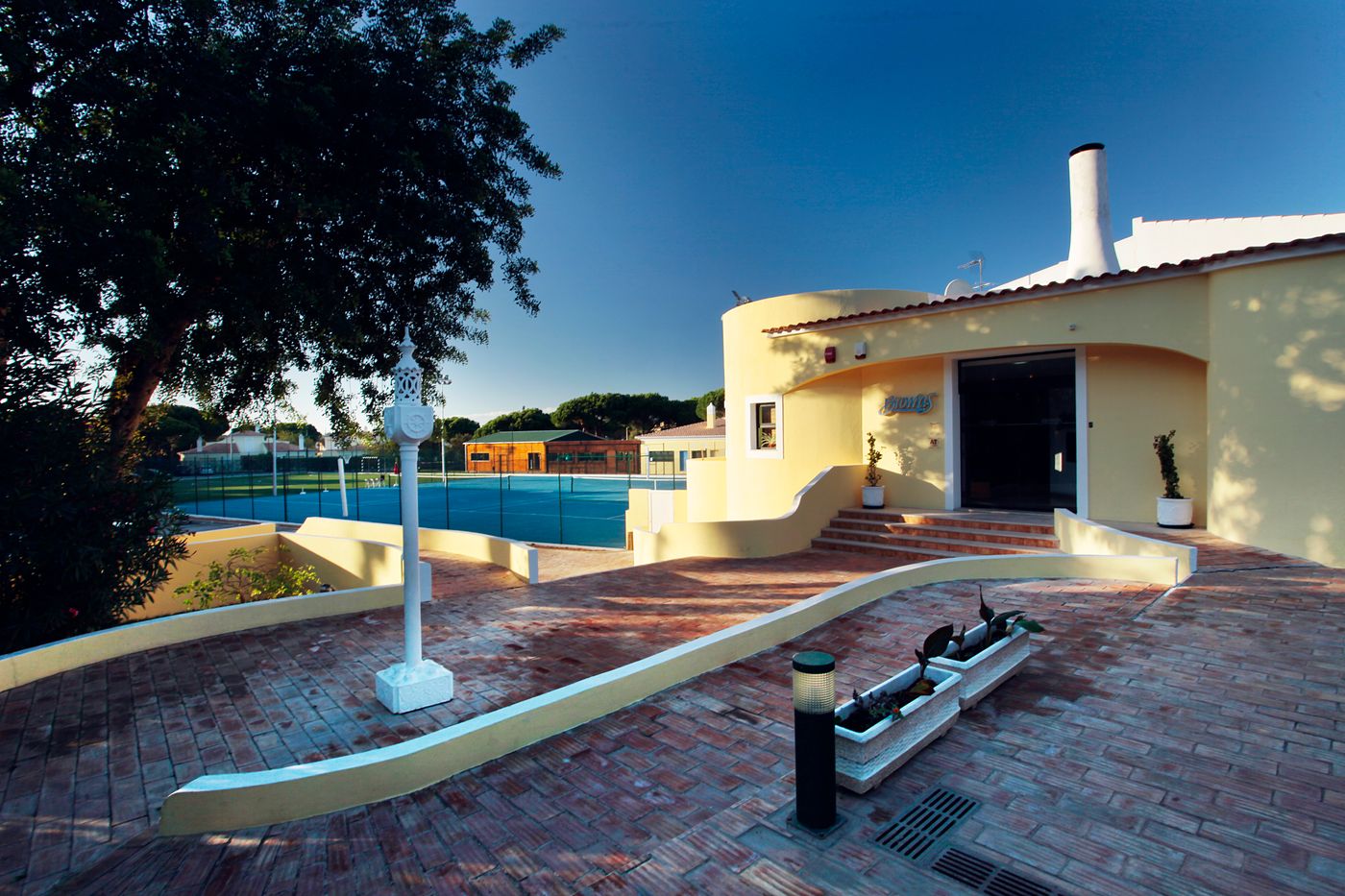 Browns-Sports---Leisure-Club-Vilamoura-Lobby-3