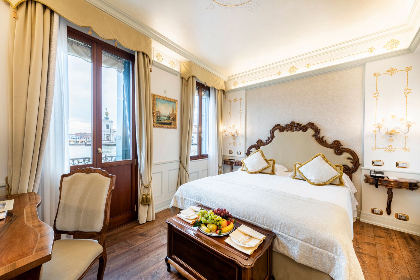 Monaco-and-Grand-Canal-Room-14