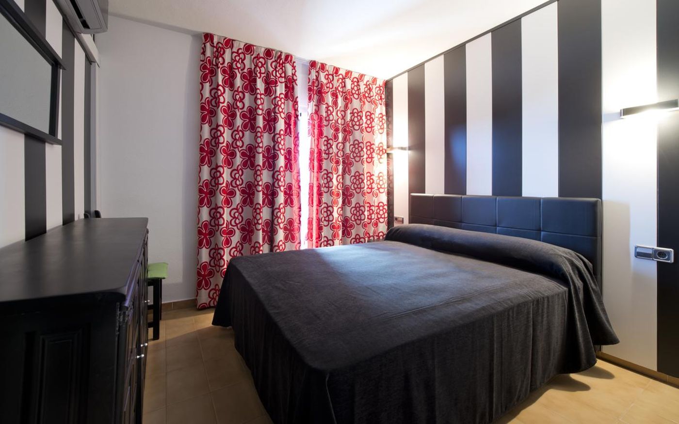 Salles-Beach-Apartments-Room-29