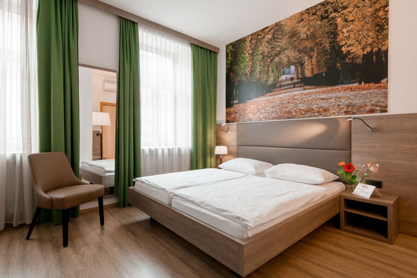 Lucia - Austria - Vienna - Room - 12