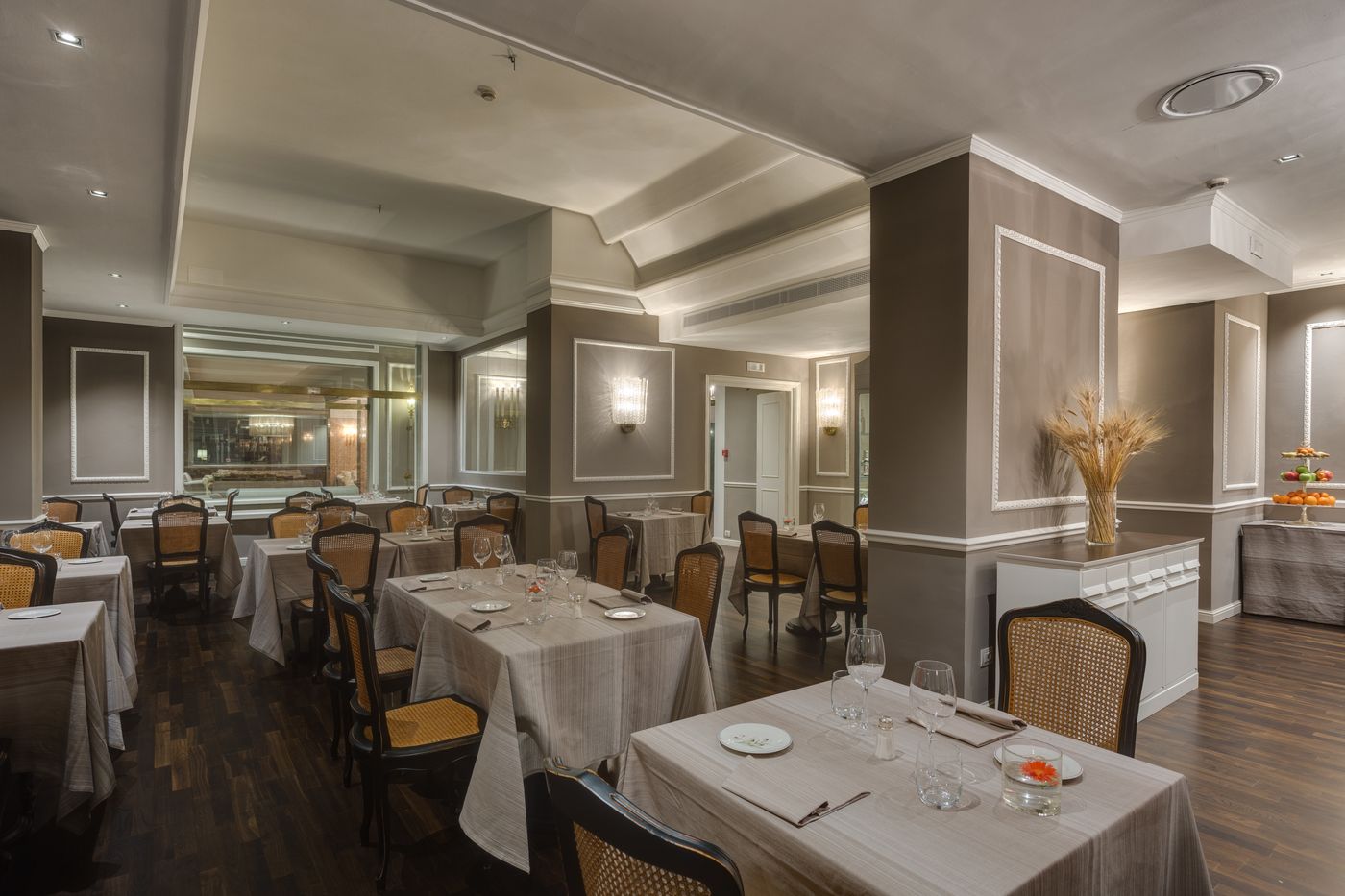 Plaza-Lucchesi-Restaurant-41