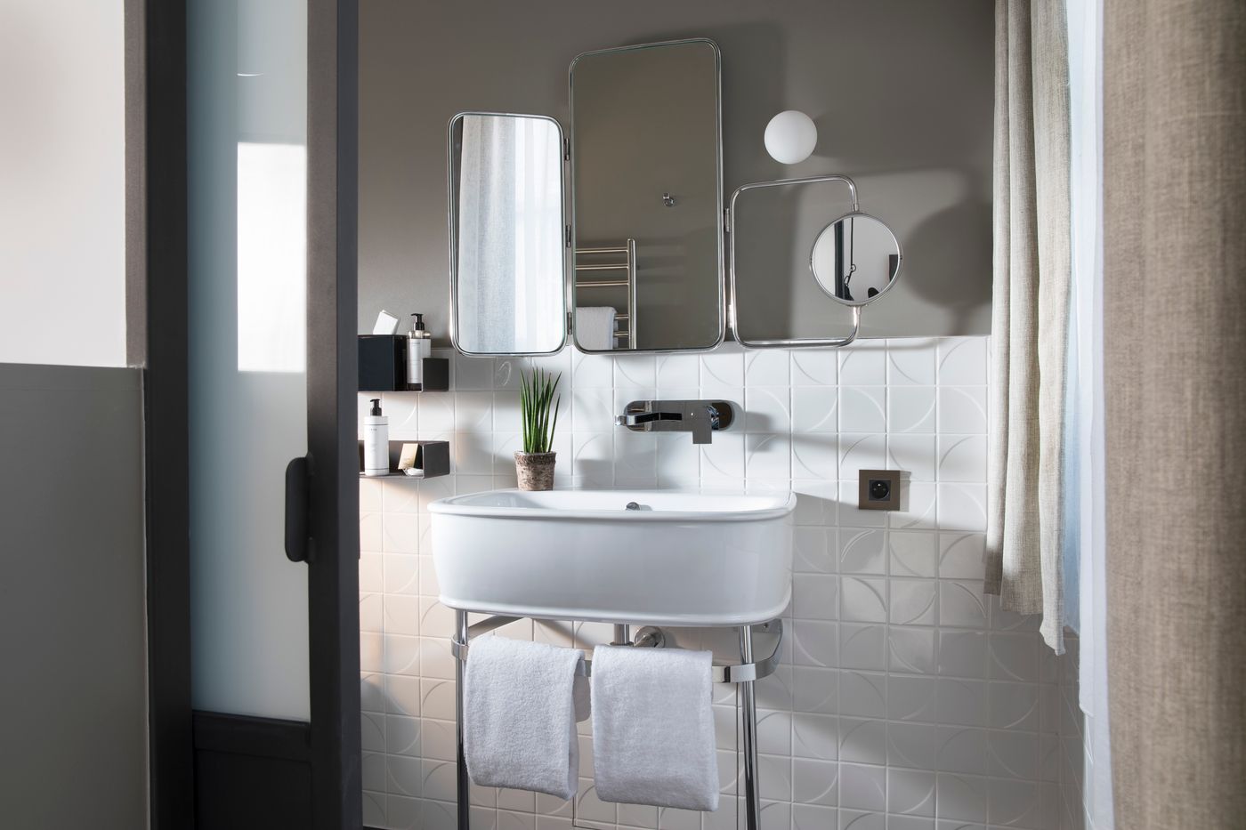 Les-Deux-Girafes-Room-34