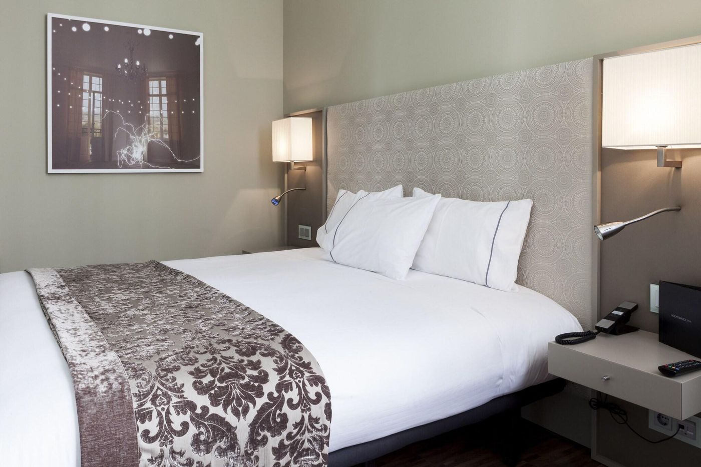 AC-Hotel-Palacio-del-Retiro-Autograph-Collection-Room-58