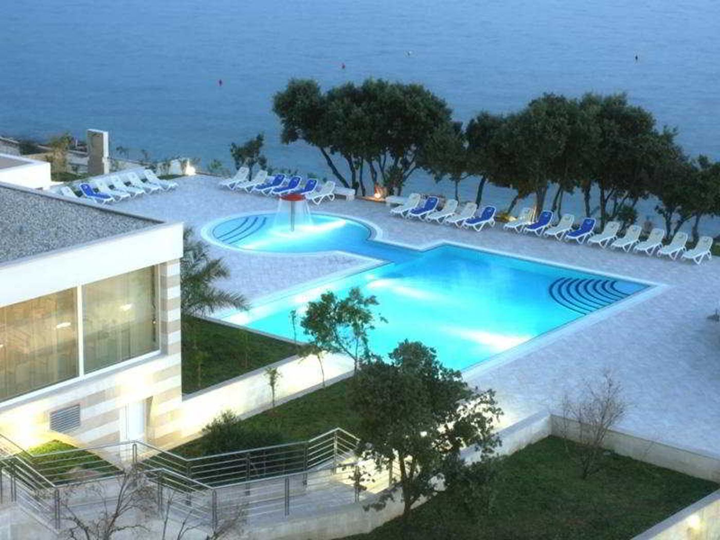 Luna-Island-Hotel-Pool-16