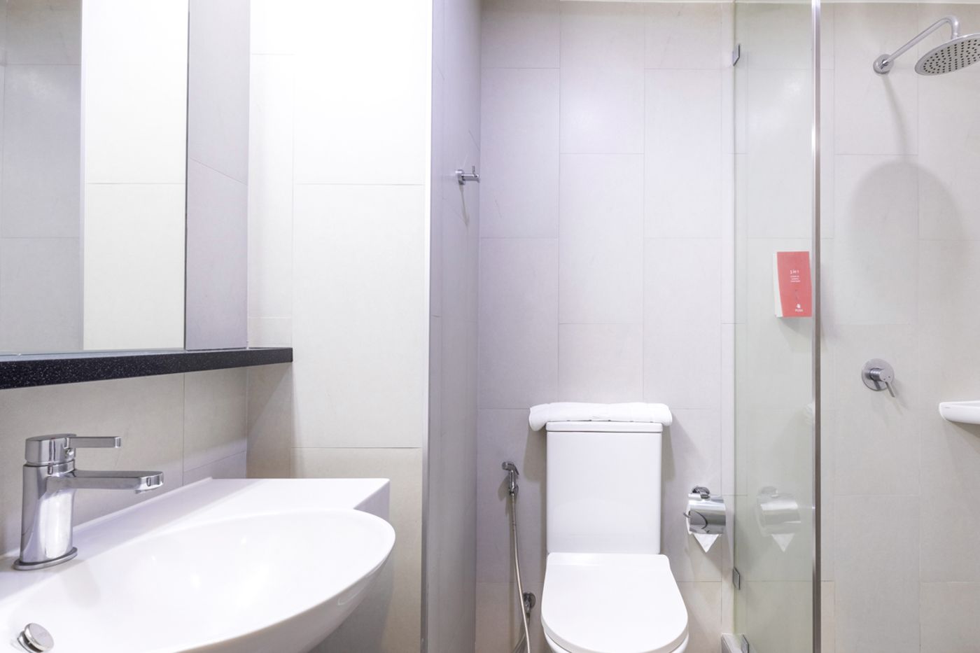 Red-Planet-Bangkok-Surawong-Room-22