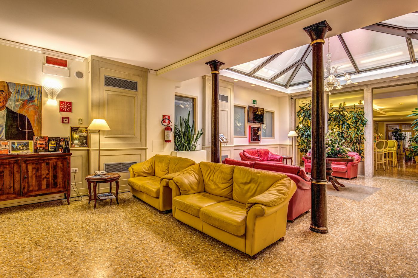 Bella-Venezia-Lobby-10