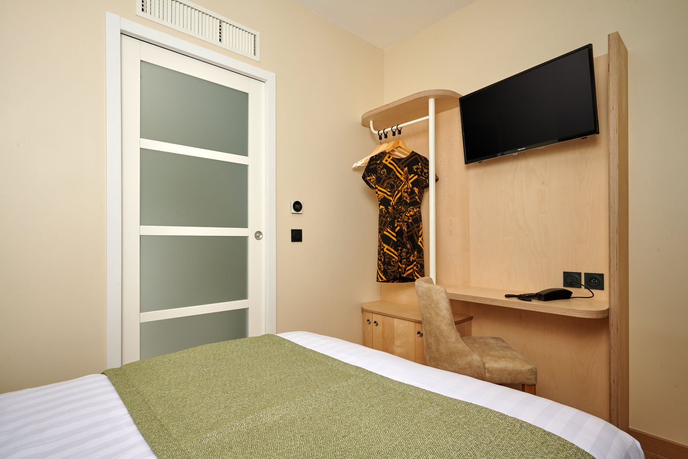 VLH-Paris-Montparnasse-Eiffel-Room-4