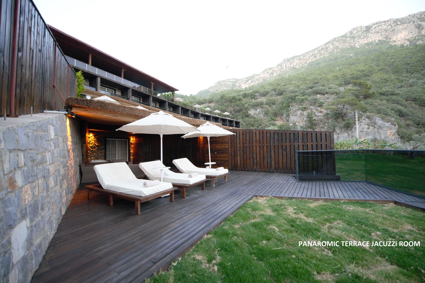 Manaspark-Deluxe-Hotel-Room-14