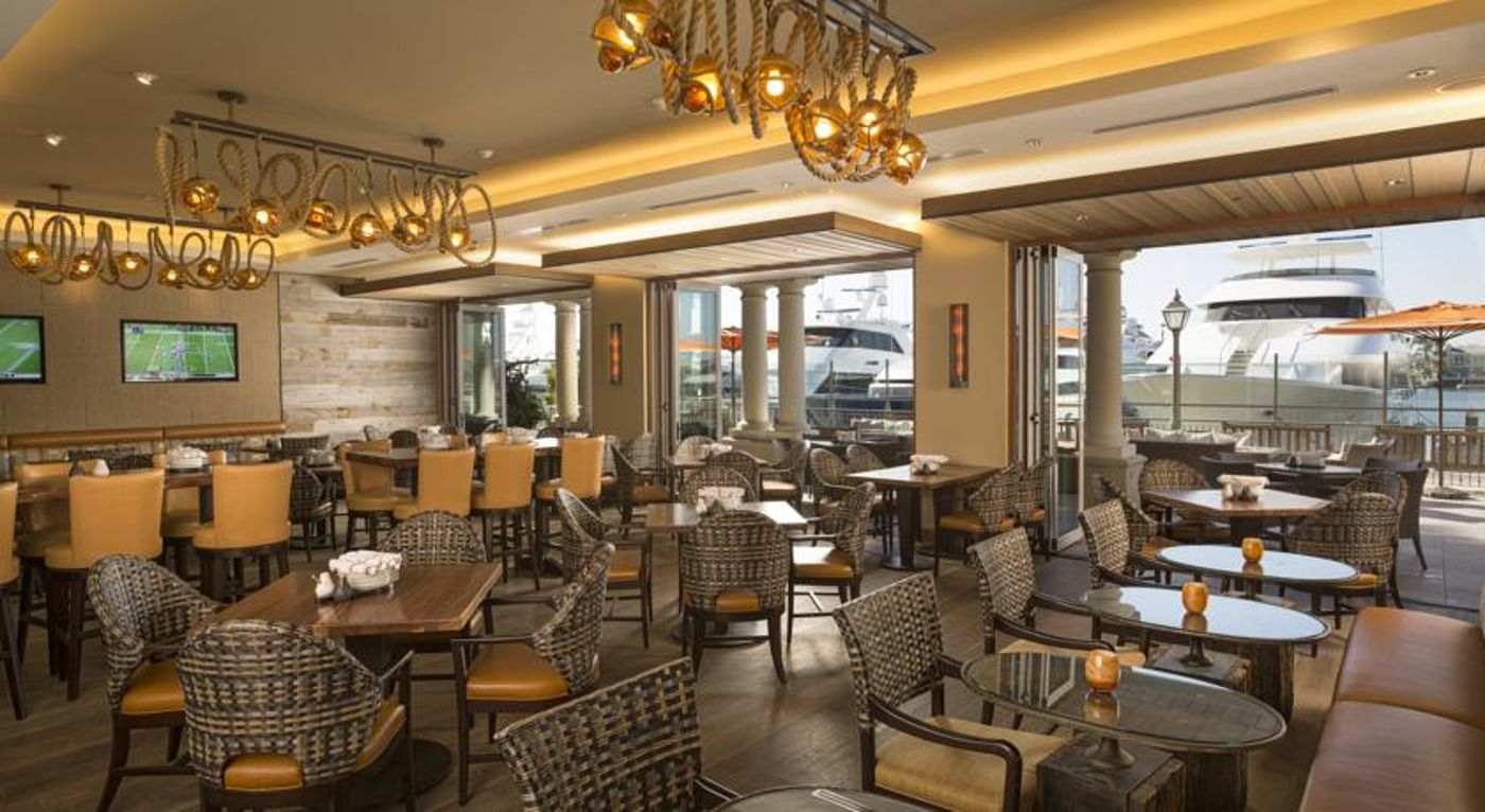 Balboa-Bay-Resort-Bar-28