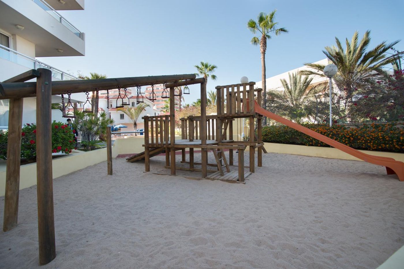 Catalonia-Oro-Negro-Sports-and-Entertainment-56