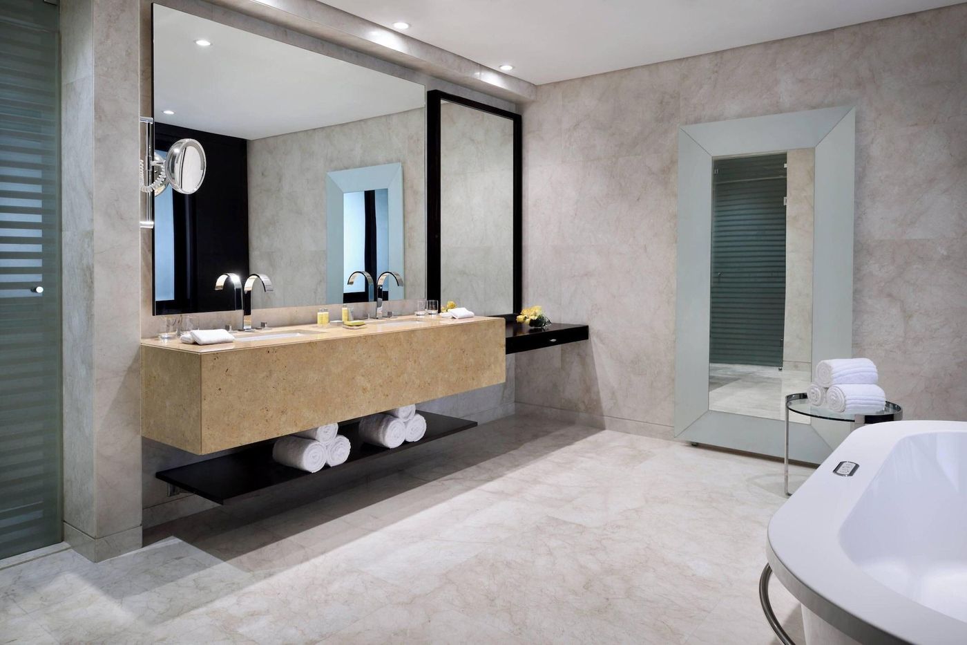 Dubai-Marriott-Harbour-Hotel---Suites-Room-18