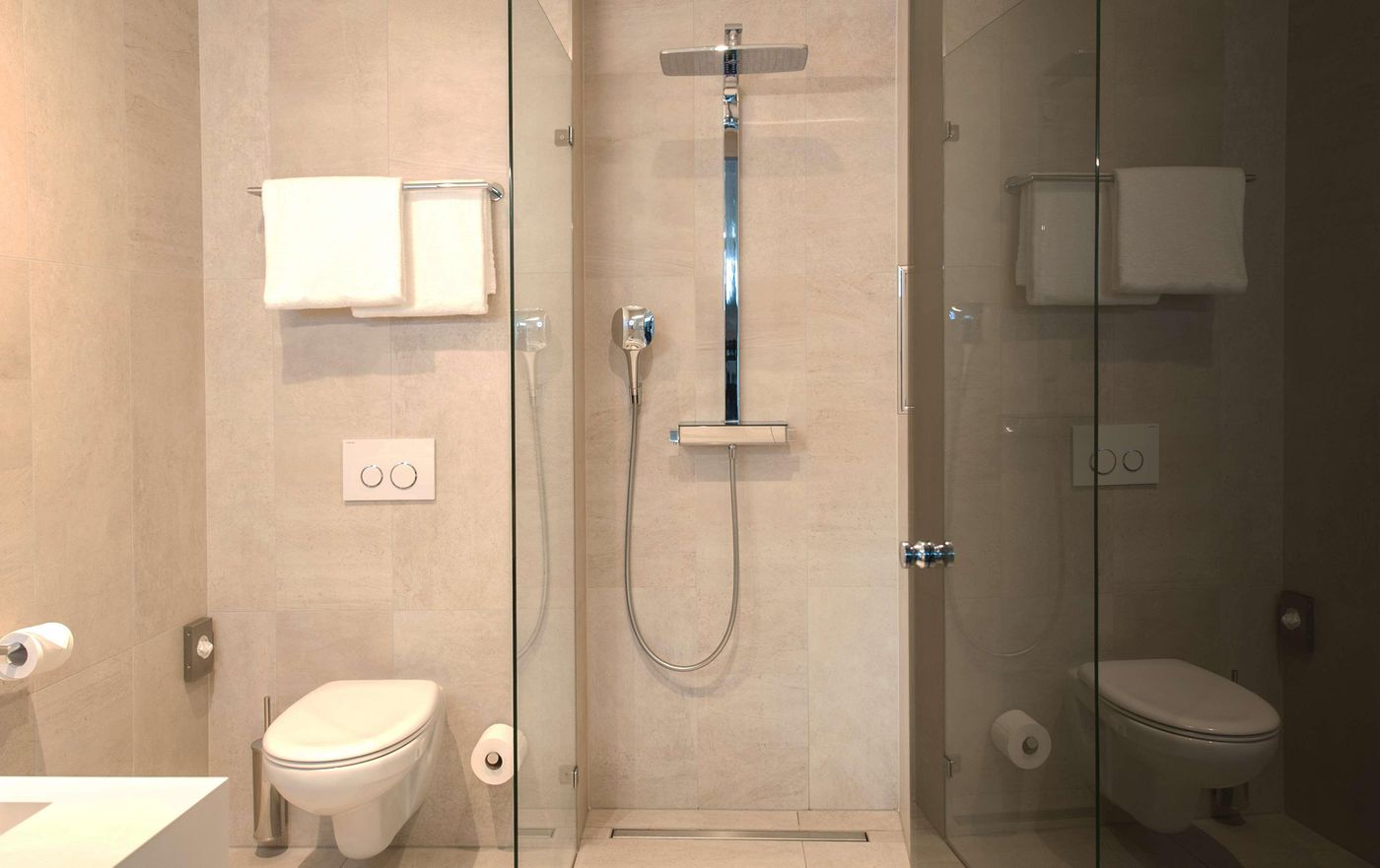 DoubleTree-by-Hilton-NDSM-Wharf-Room-67