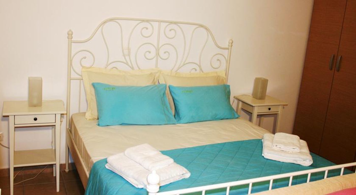 Lagoon View Apartments - Adults Only