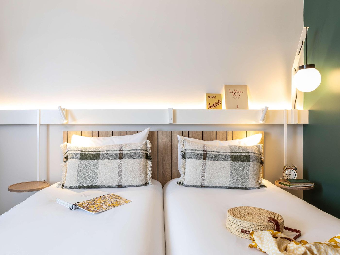 Ibis-Paris-Maine-Montparnasse-14th-Hotel-Room-19