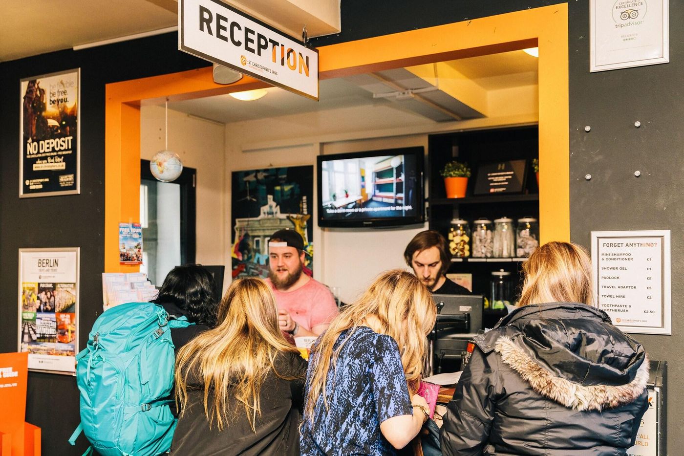 St-Christopher-S-Hostel-Berlin-Lobby-9
