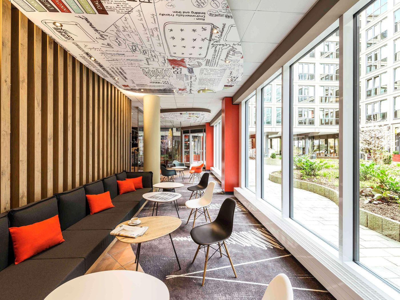 ibis-Muenchen-Parkstadt-Schwabing-Bar-13