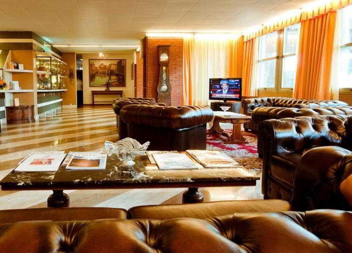 Park-Hotel-California-Lobby-5