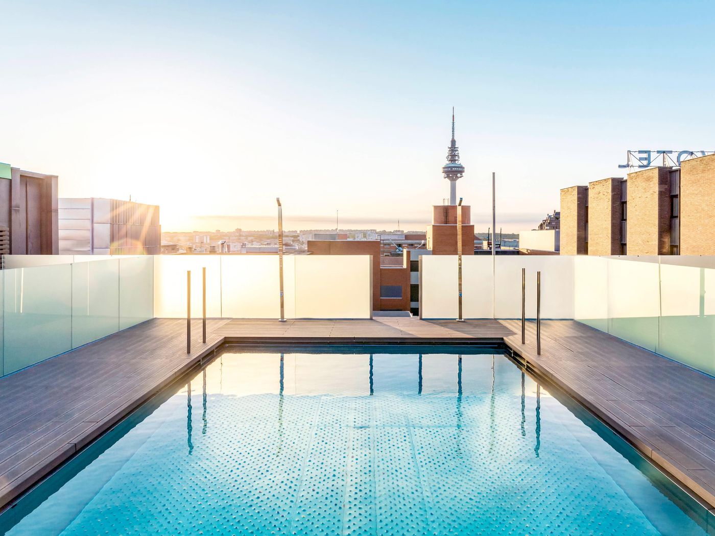 Novotel-Madrid-Center-Pool-70