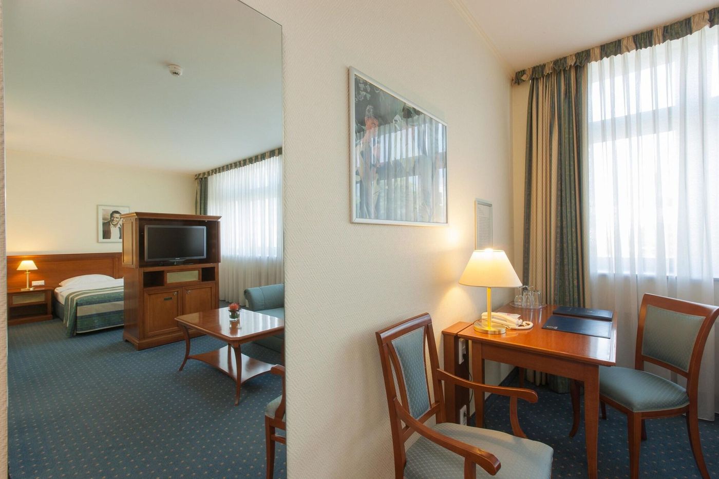 Hollywood-Media-Hotel-Room-29