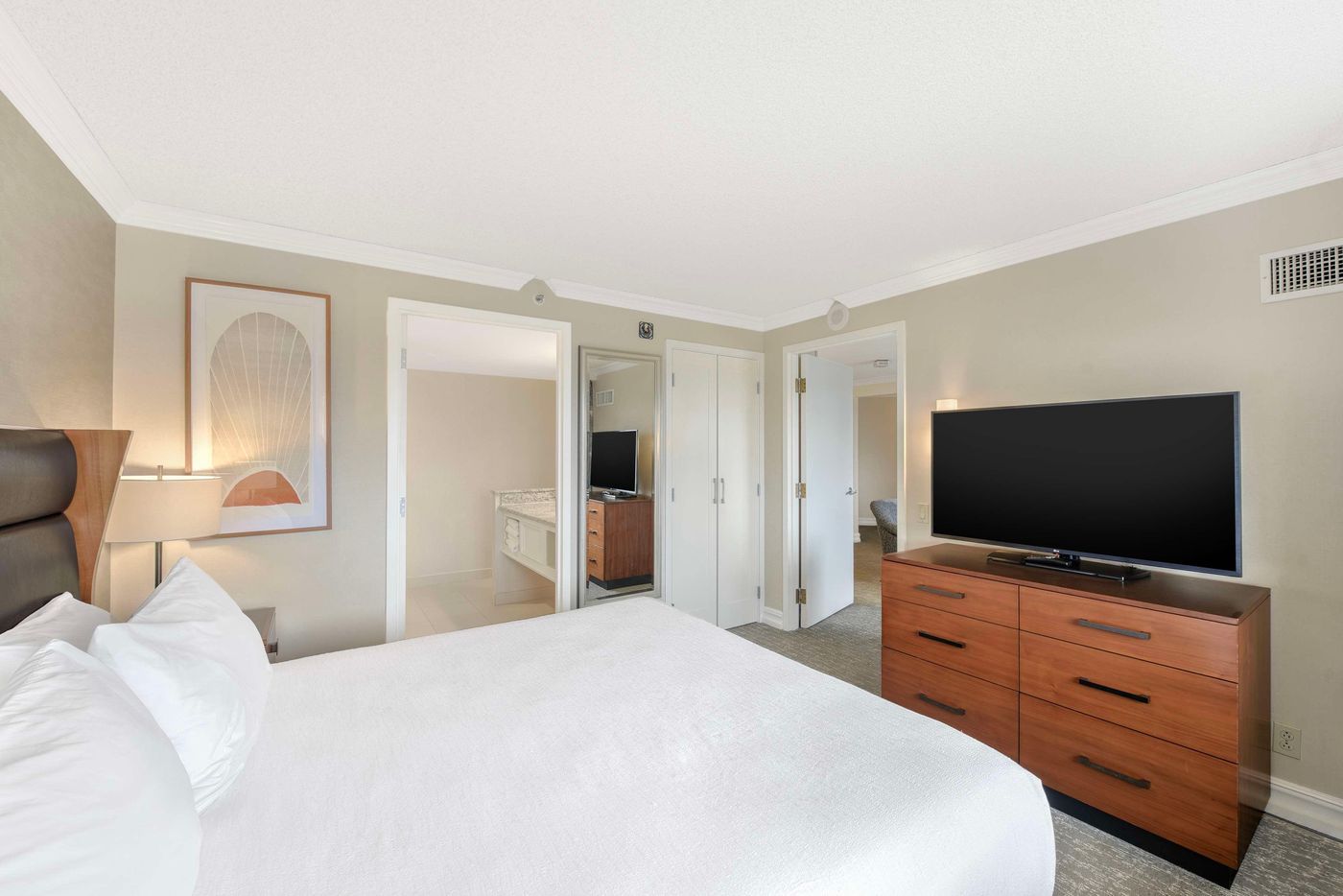 Embassy-Suites-by-Hilton-Anaheim-Orange-Room-27