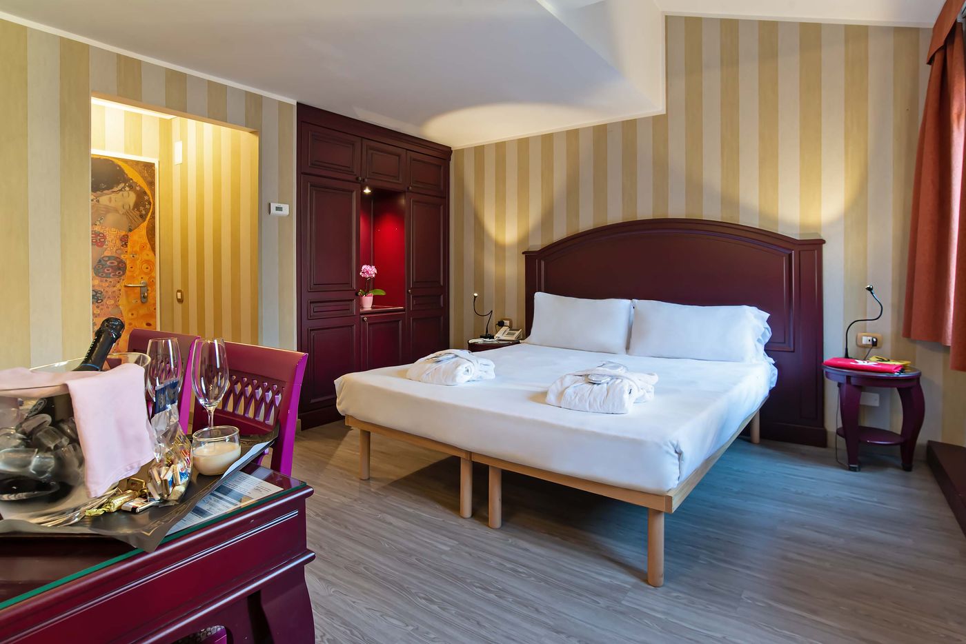 La-Fenice-et-des-Artistes-Room-12