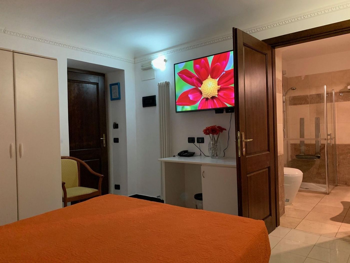 ACTOR - Italy - GENOA - Room - 8