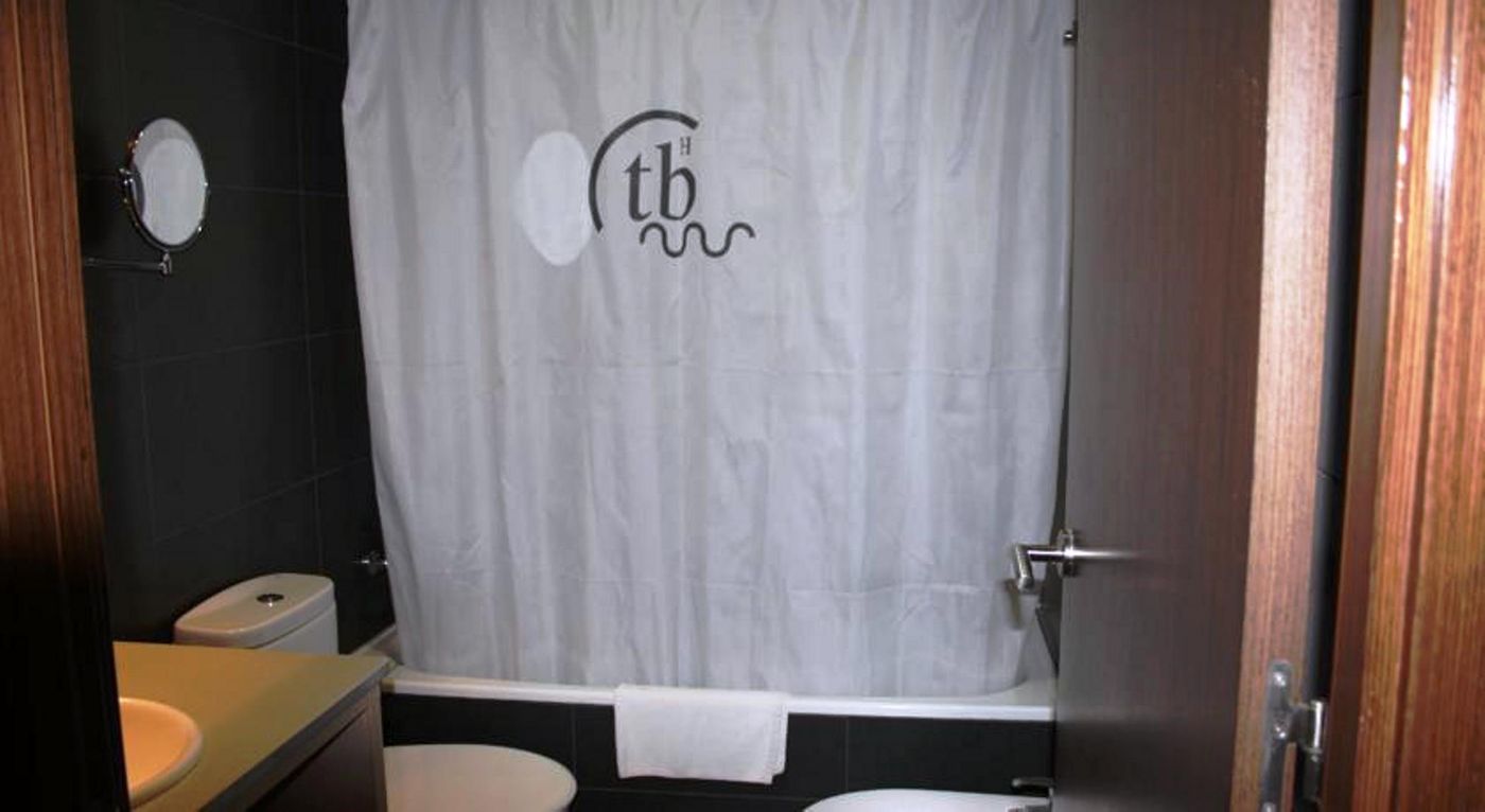 Tossa-Beach---Center-Room-29