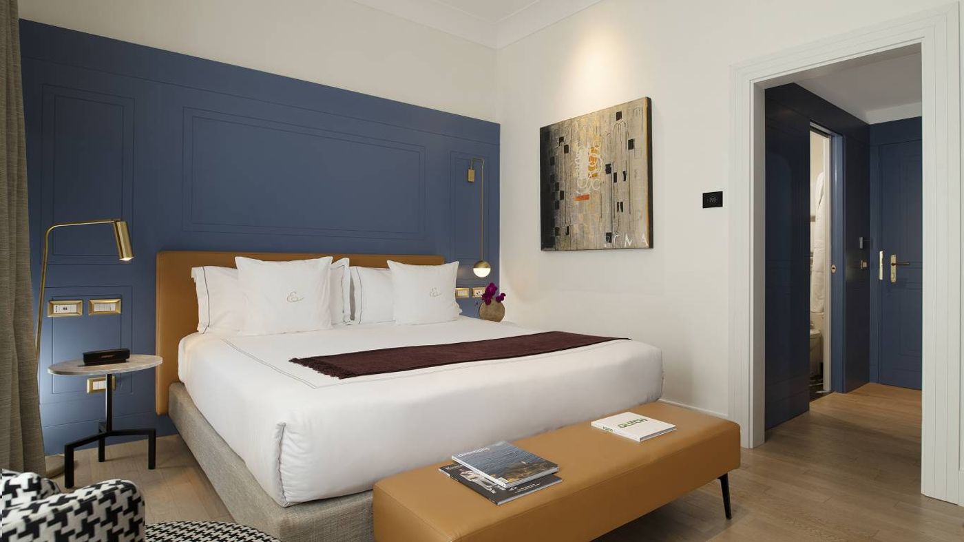 Elizabeth-Unique-Hotel-Room-16